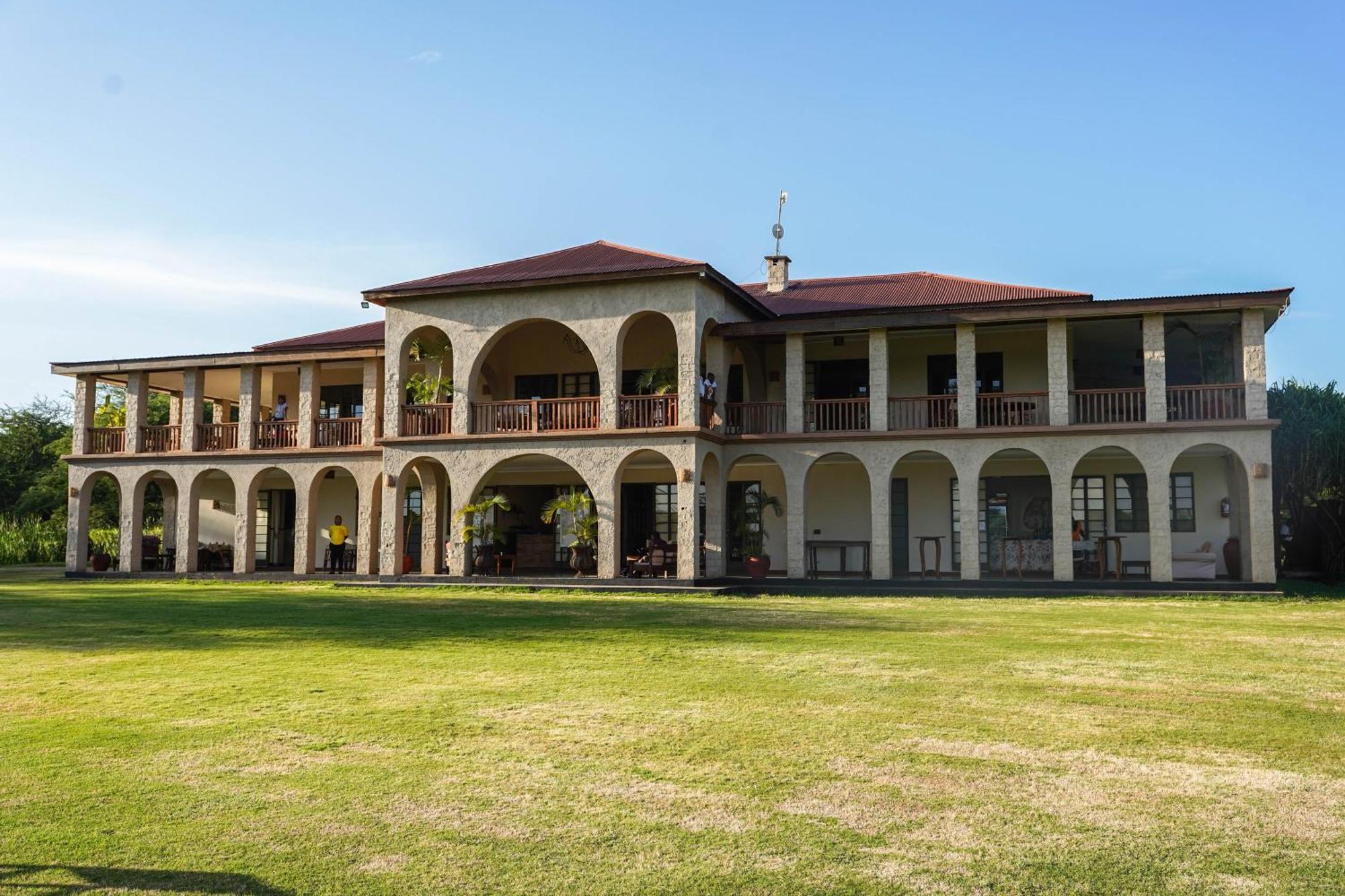 Kili Seasons Hotel Arusha Exterior photo
